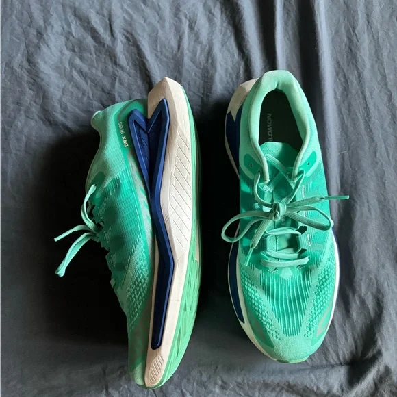 Salomon running shoes - Picture 3 of 4